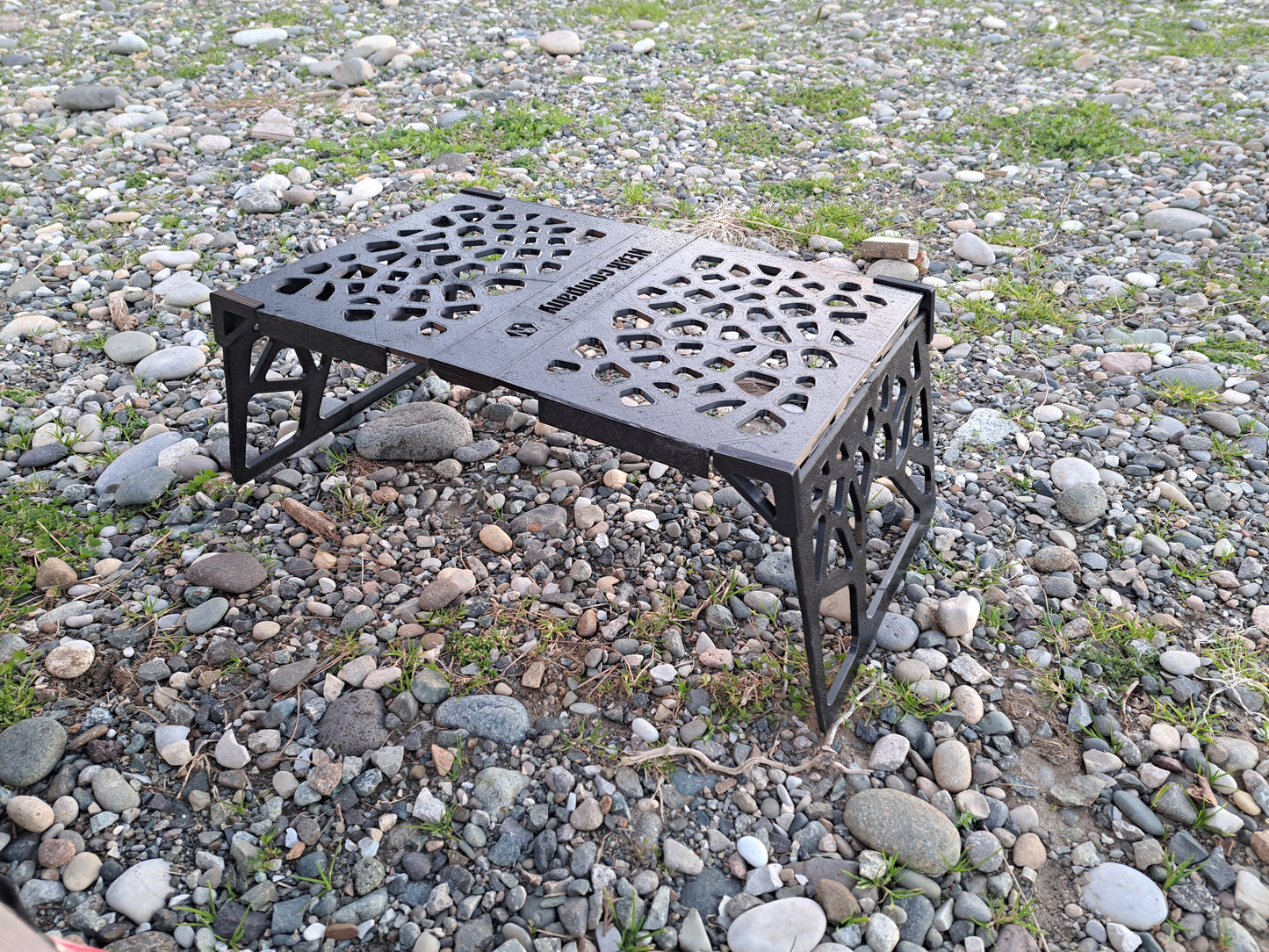 The scalable table-case for laptop