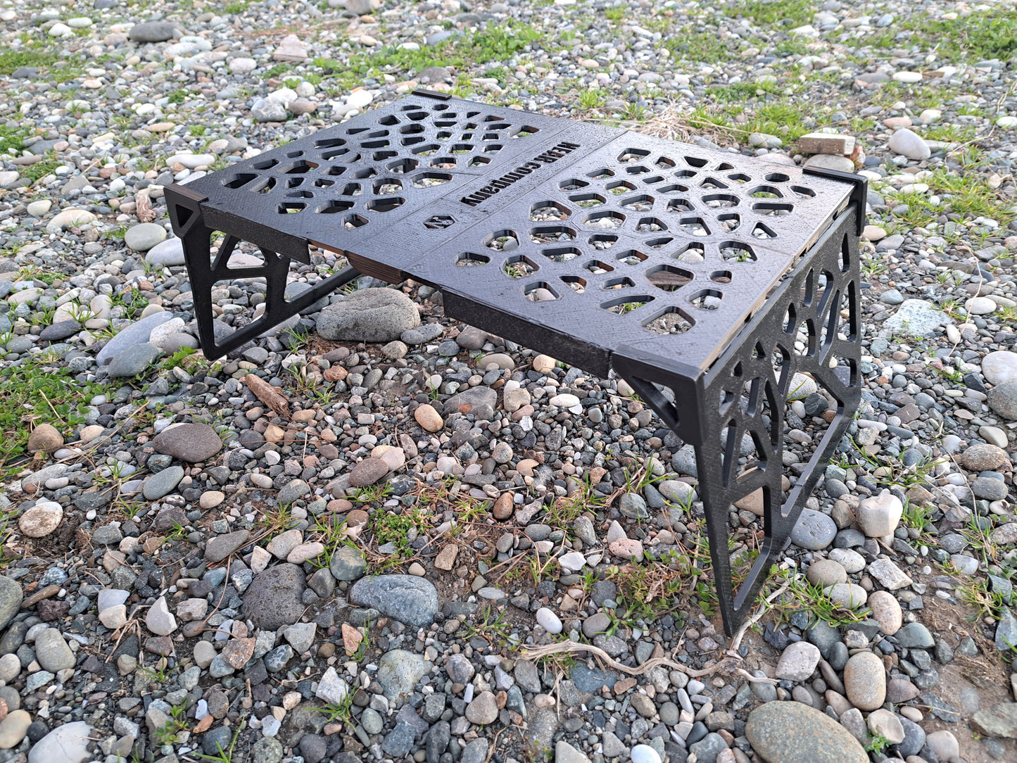 The scalable table-case for laptop