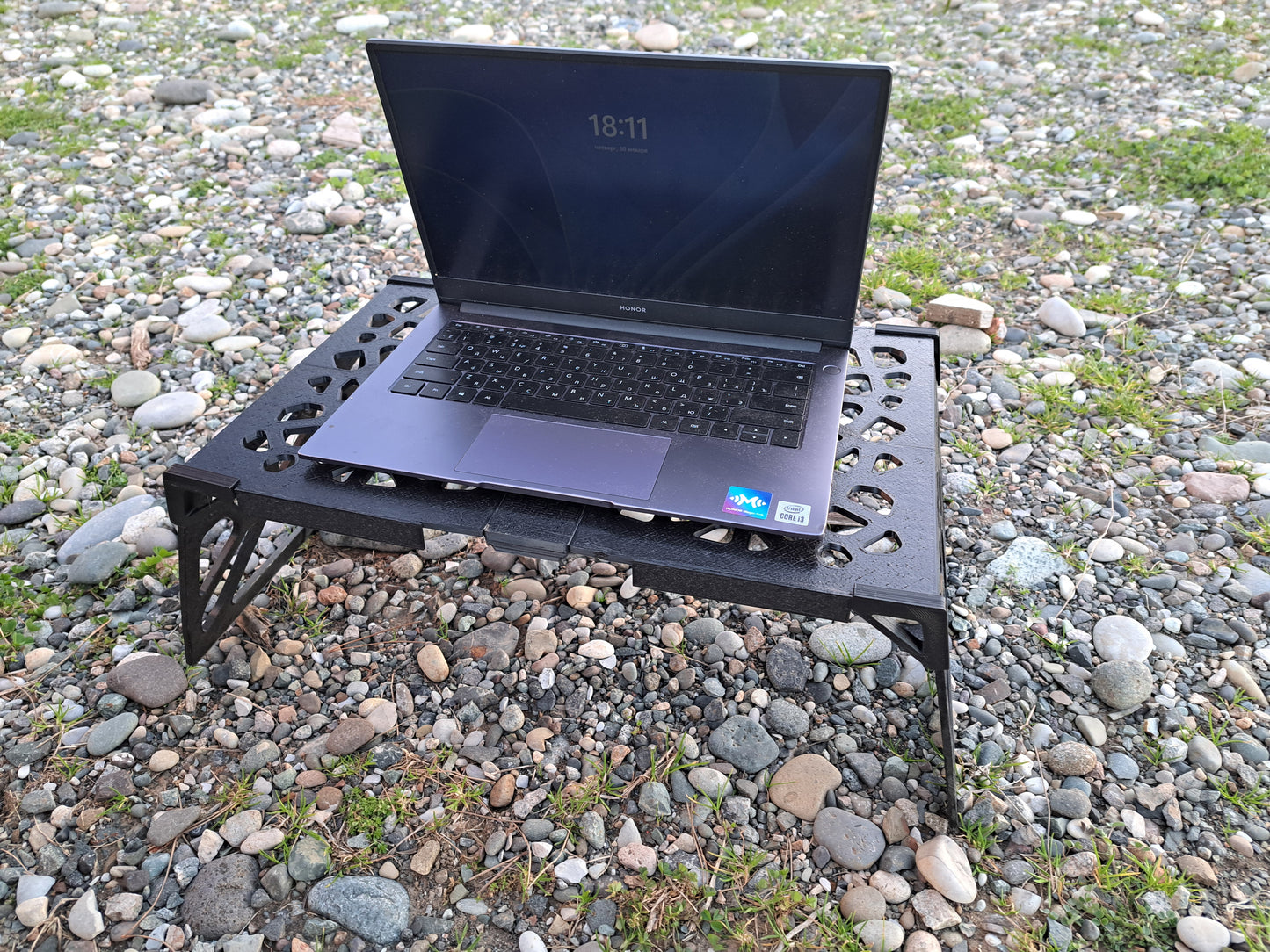 The scalable table-case for laptop