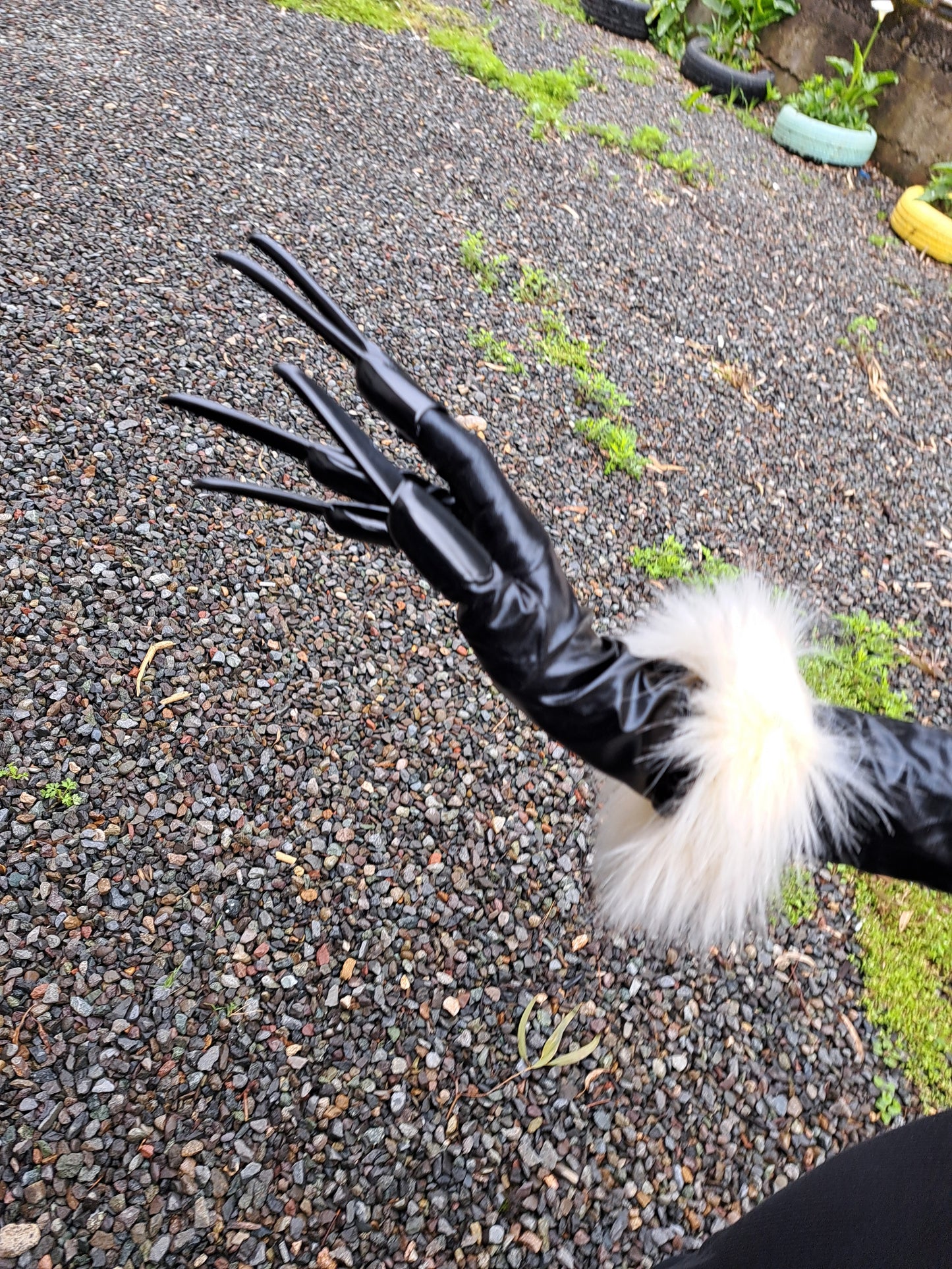 Gloves black+gold with claws