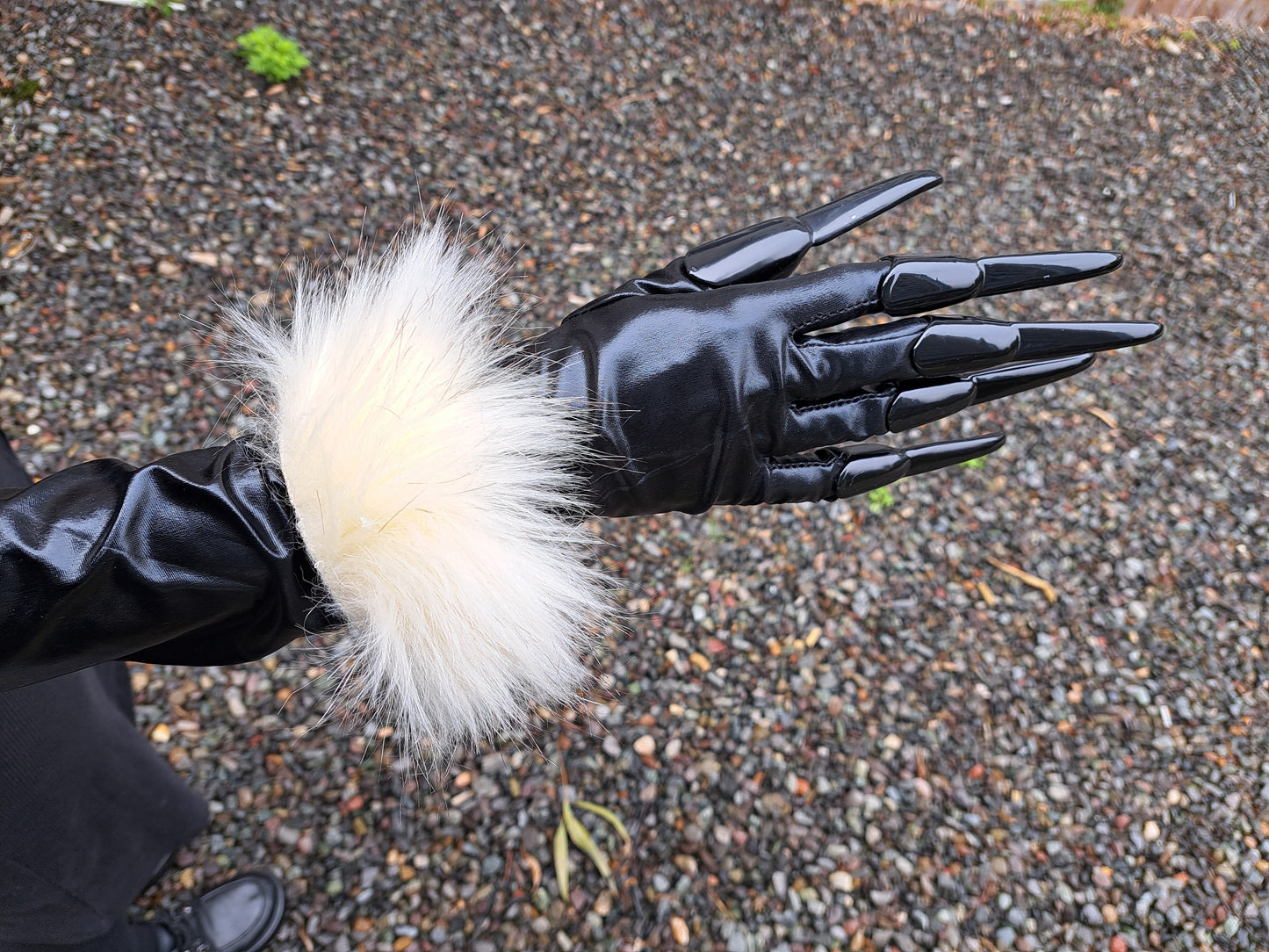 Gloves black+gold with claws