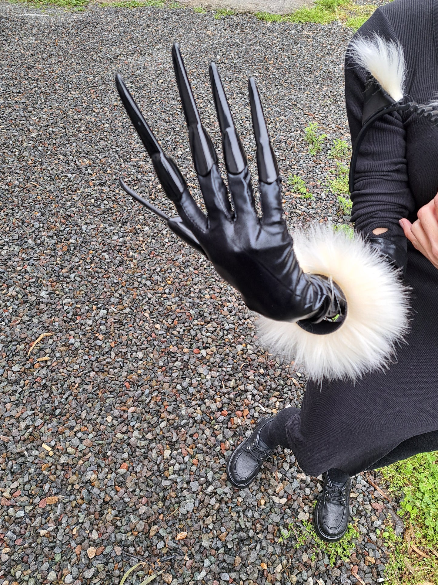 Gloves black+gold with claws